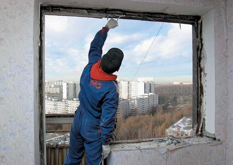 Демонтаж старого остекления балкона Электрогорск